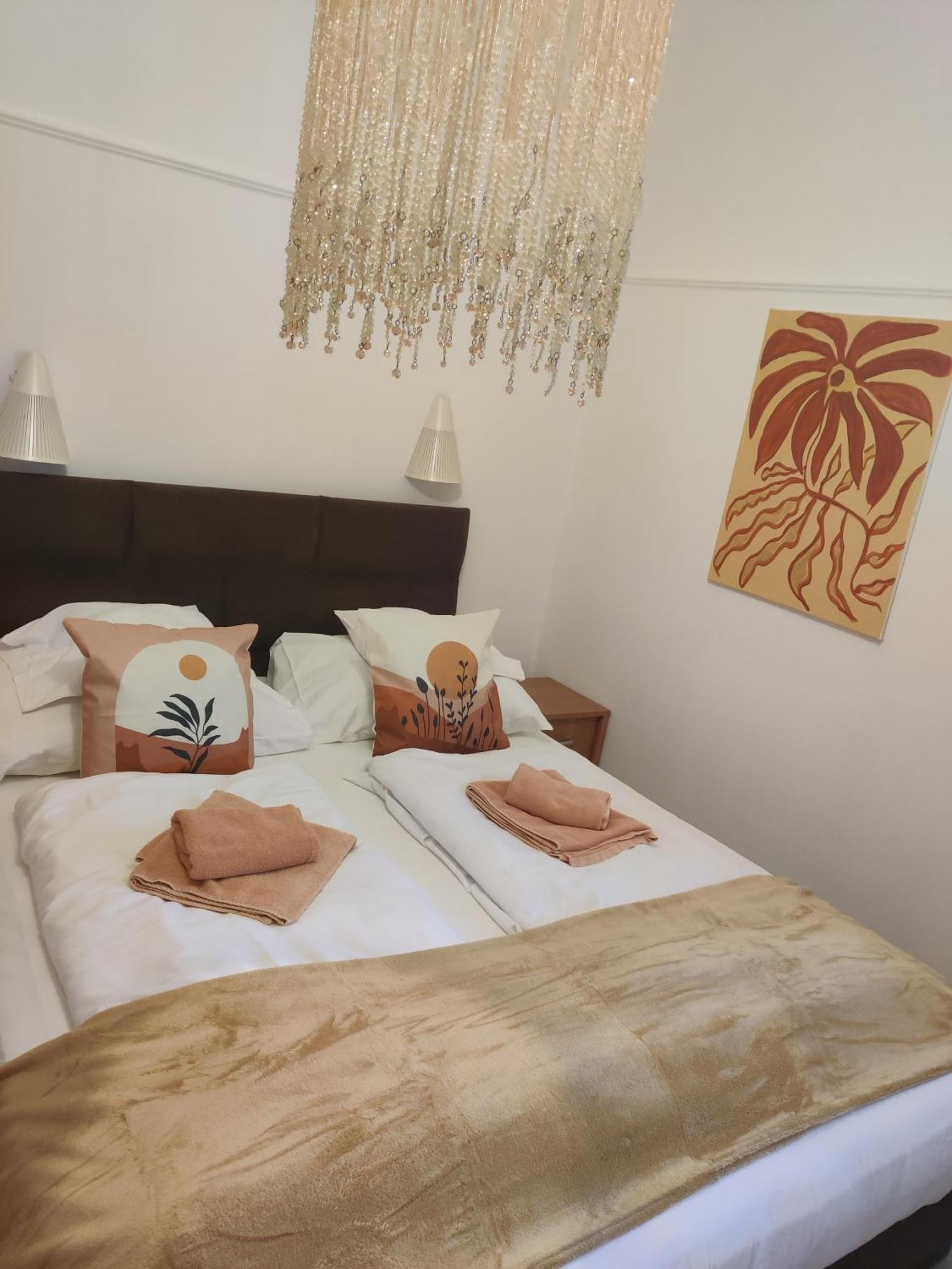 Feszek Fogado - Pension Nest Mosonmagyaróvár Exteriör bild