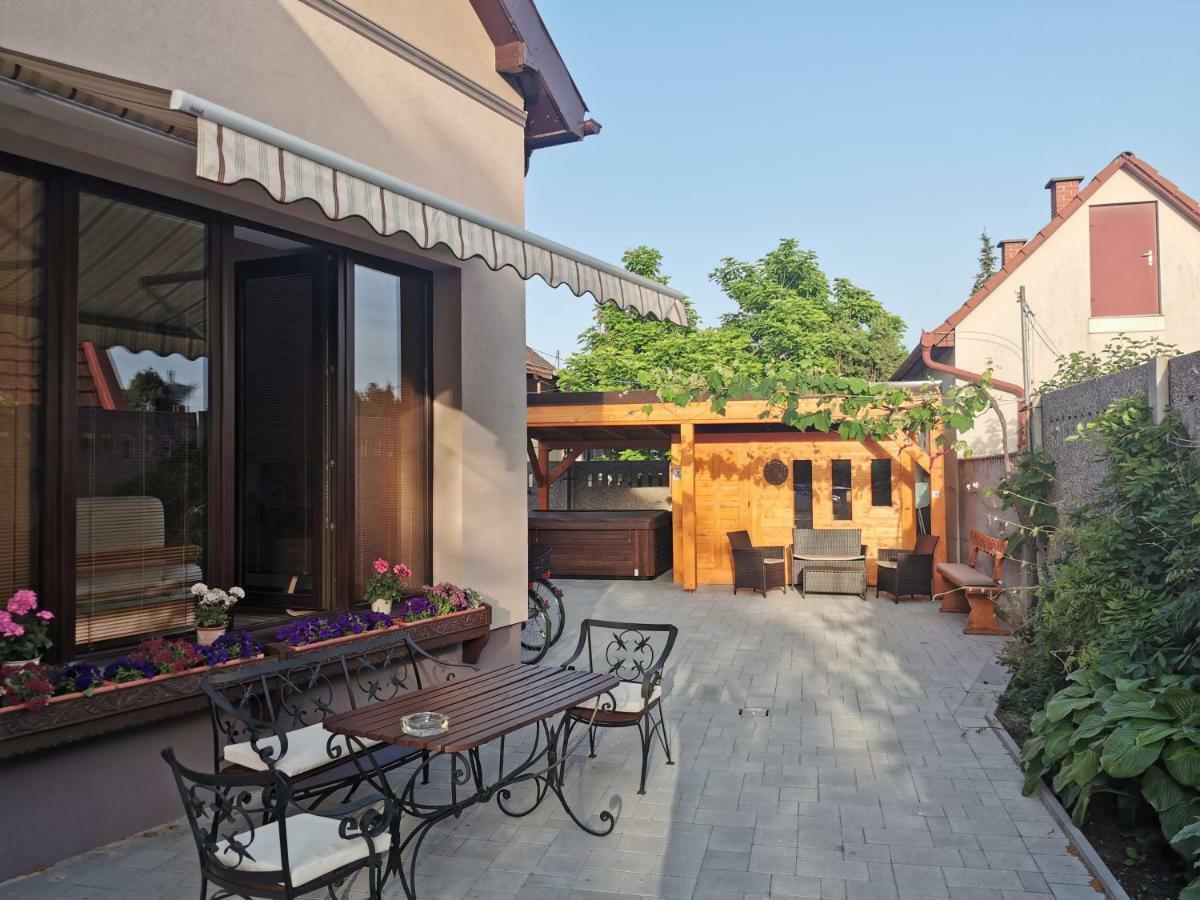 Feszek Fogado - Pension Nest Mosonmagyaróvár Exteriör bild